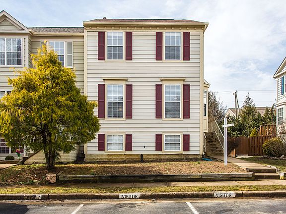2nd image of 12864 Hyannis Ln