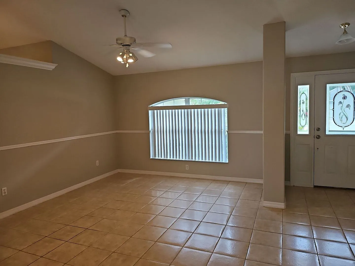 Beautiful 3-Bedroom, 2 bath Home with Screened Porch & Lawn CAre Included — Photo 4