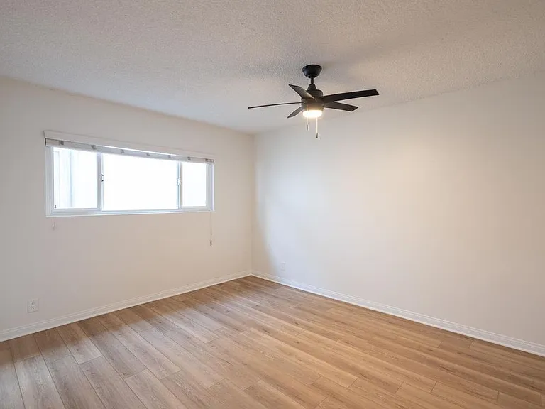 14857 Hartsook St #6 — Photo 21