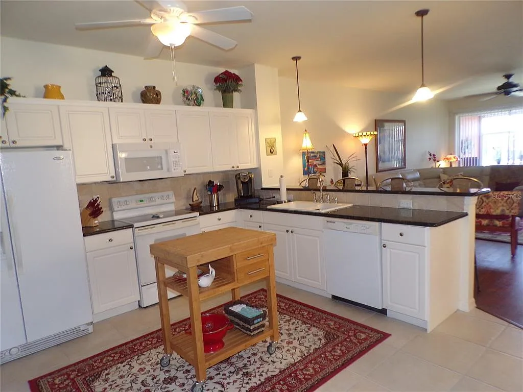 3 bed, 2.0 bath, 1517 sqft, $3,000 — Photo 4