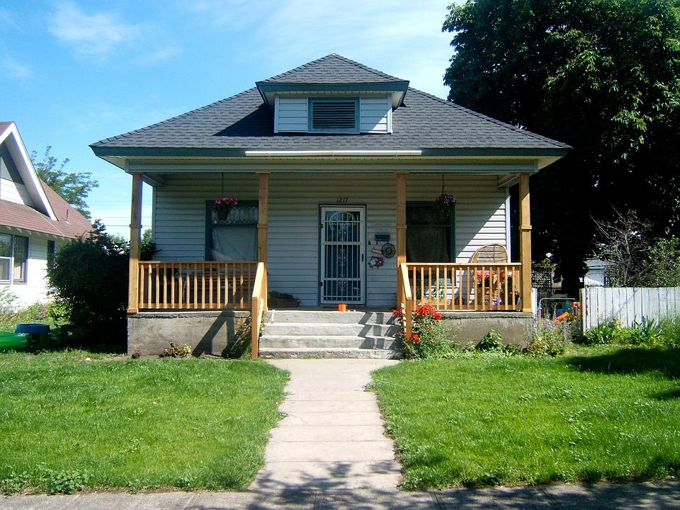 1st image of 1217 E Carlisle Ave