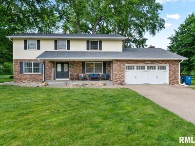 402 Manor Dr, Riverdale, IA, 52722