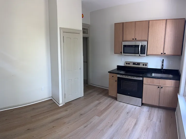 230 S 8th Street — Photo 21