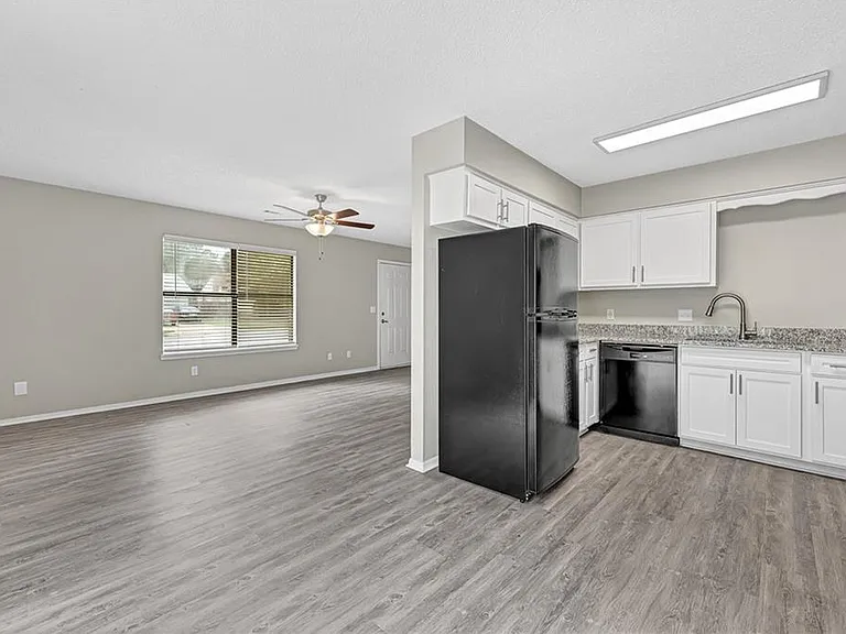 2748 N Arroyo Ave — Photo 6