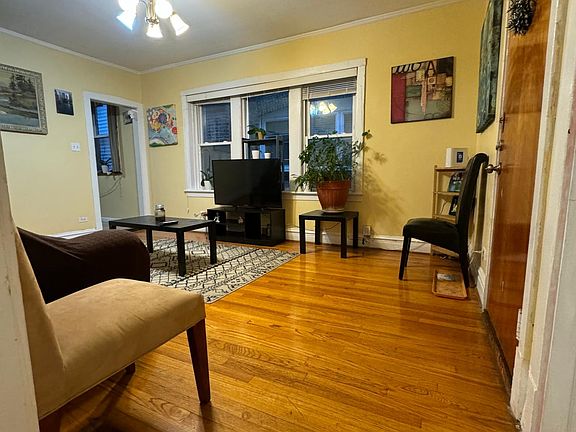 3rd image of 3912 N Spaulding Ave Floor 1