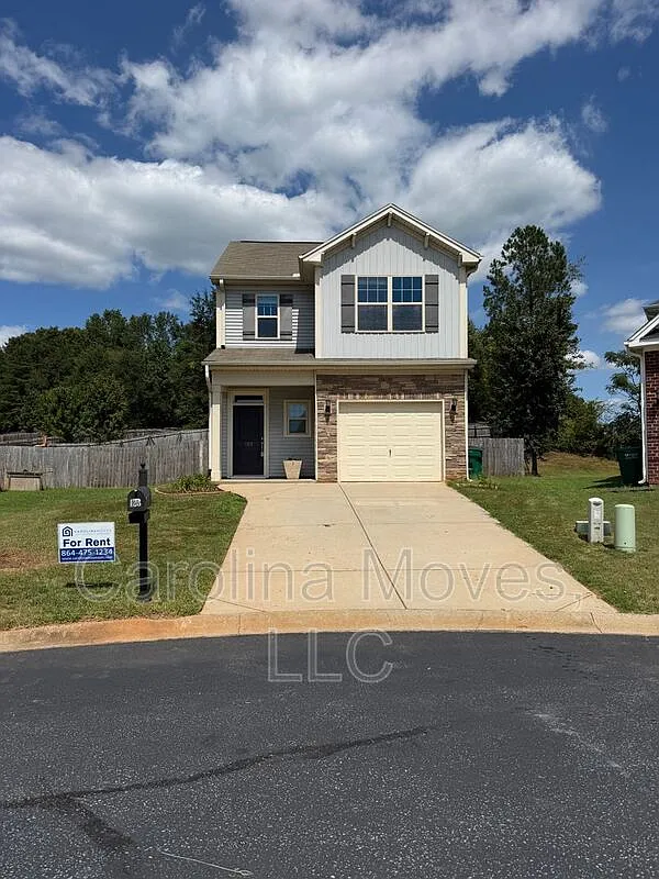 3 bed, 2.5 bath, 1645 sqft, $1,800 — Photo 1