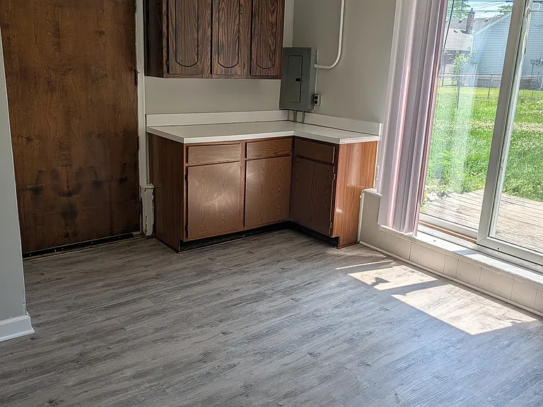 21712 Lakeview St — Photo 11