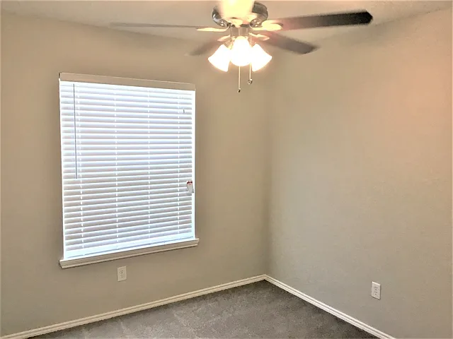 1009 Rock Springs Dr — Photo 16