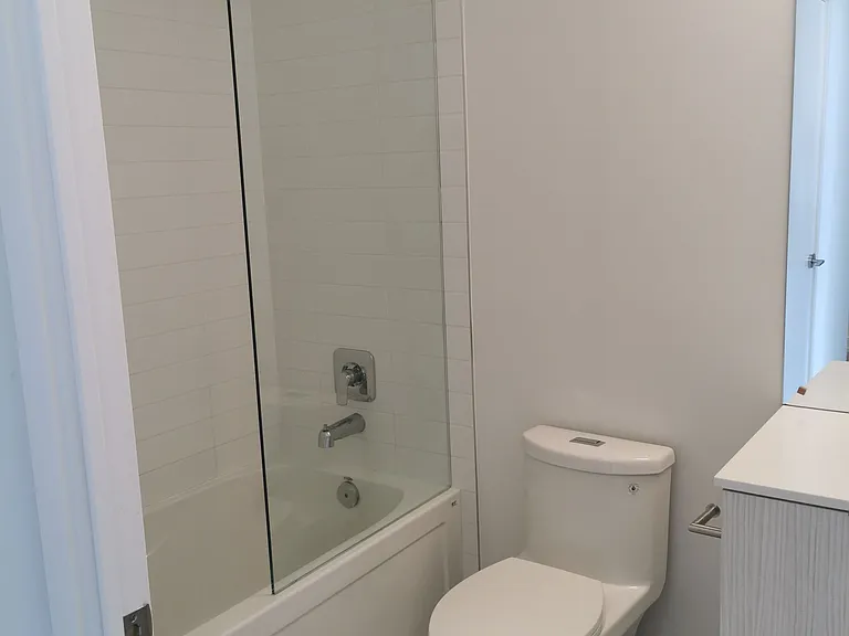 158 Front St E #821 — Photo 20