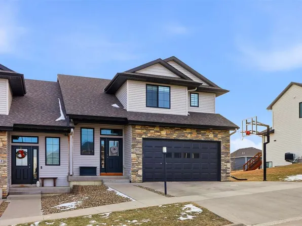709 Rolling Hills Dr, Tiffin, IA 52340