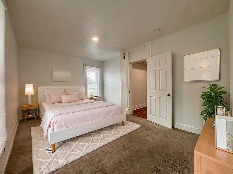 2415 E St — Photo 9
