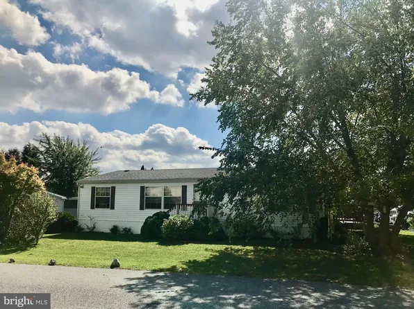 101 Buckskin Ct, Honey Brook, PA 19344