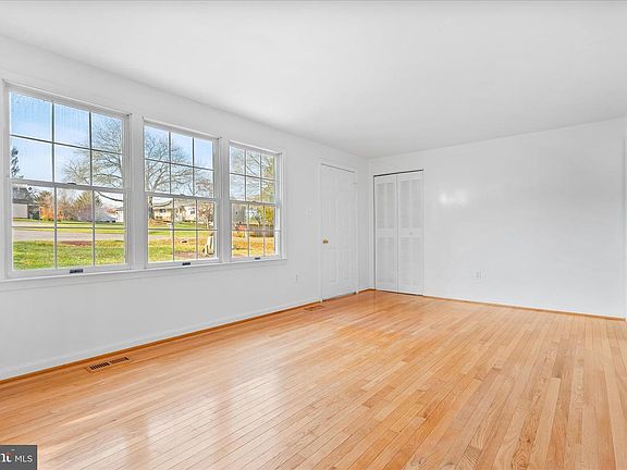 3rd image of 4799 Mid Lynn Ct