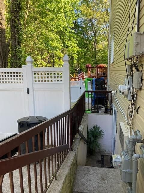 1st image of 30 Tiffany Ct