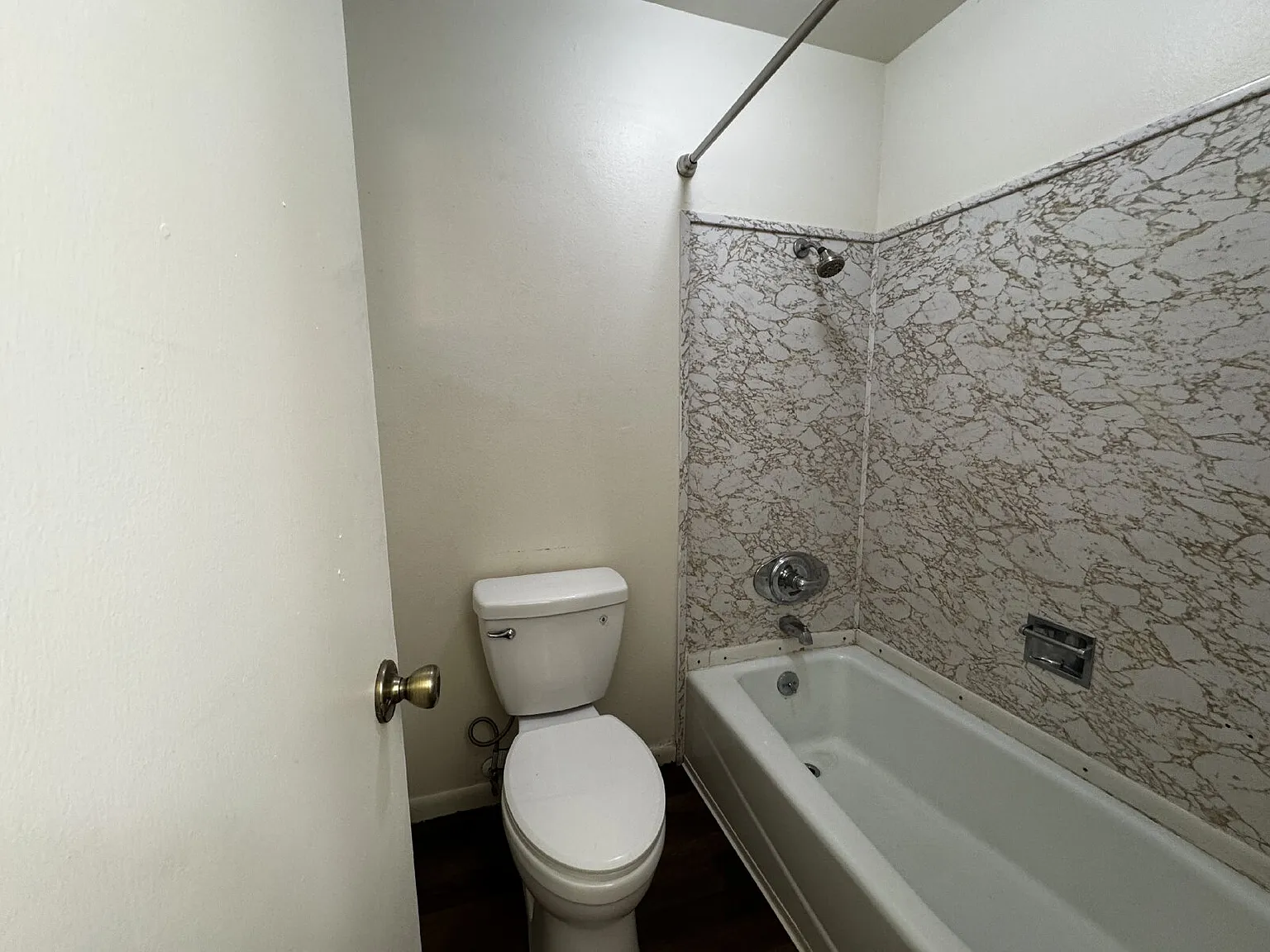 Studio, 1.0 bath, 500 sqft, $950 — Photo 2