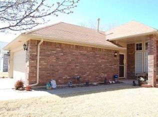 609 Stoneridge Dr, Moore, OK 73160