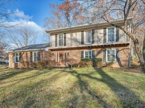 2945 Woodthrush Dr, Roanoke, VA 24018