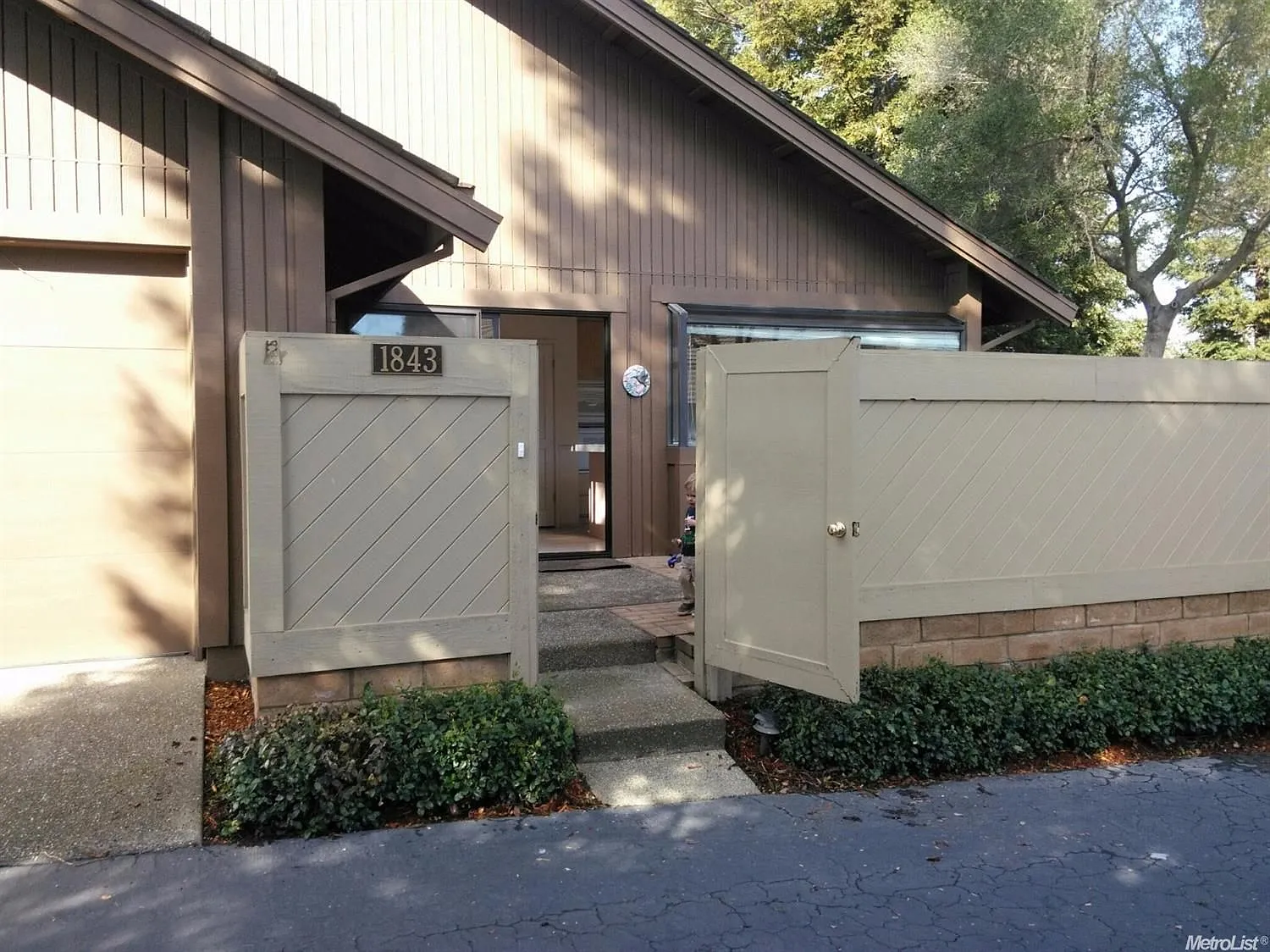 1843 Discovery Village Ln photo 1