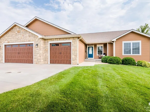 2204 Londondery Dr, Manhattan, KS 66503