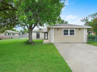 205 Bert St, Angleton, TX 77515