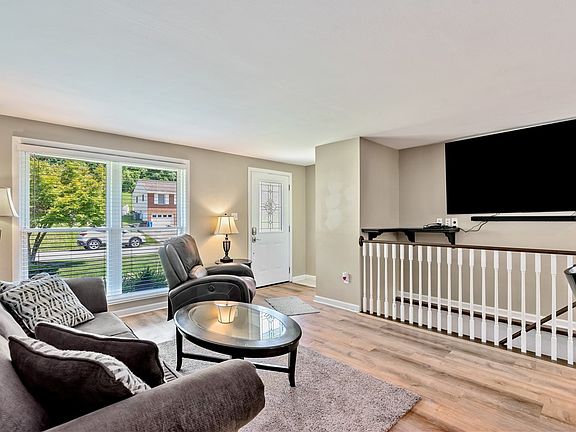 2nd image of 590 Butterfield Dr