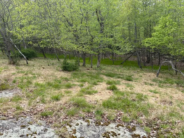260 Bristol Cir E, East Stroudsburg, PA 18302