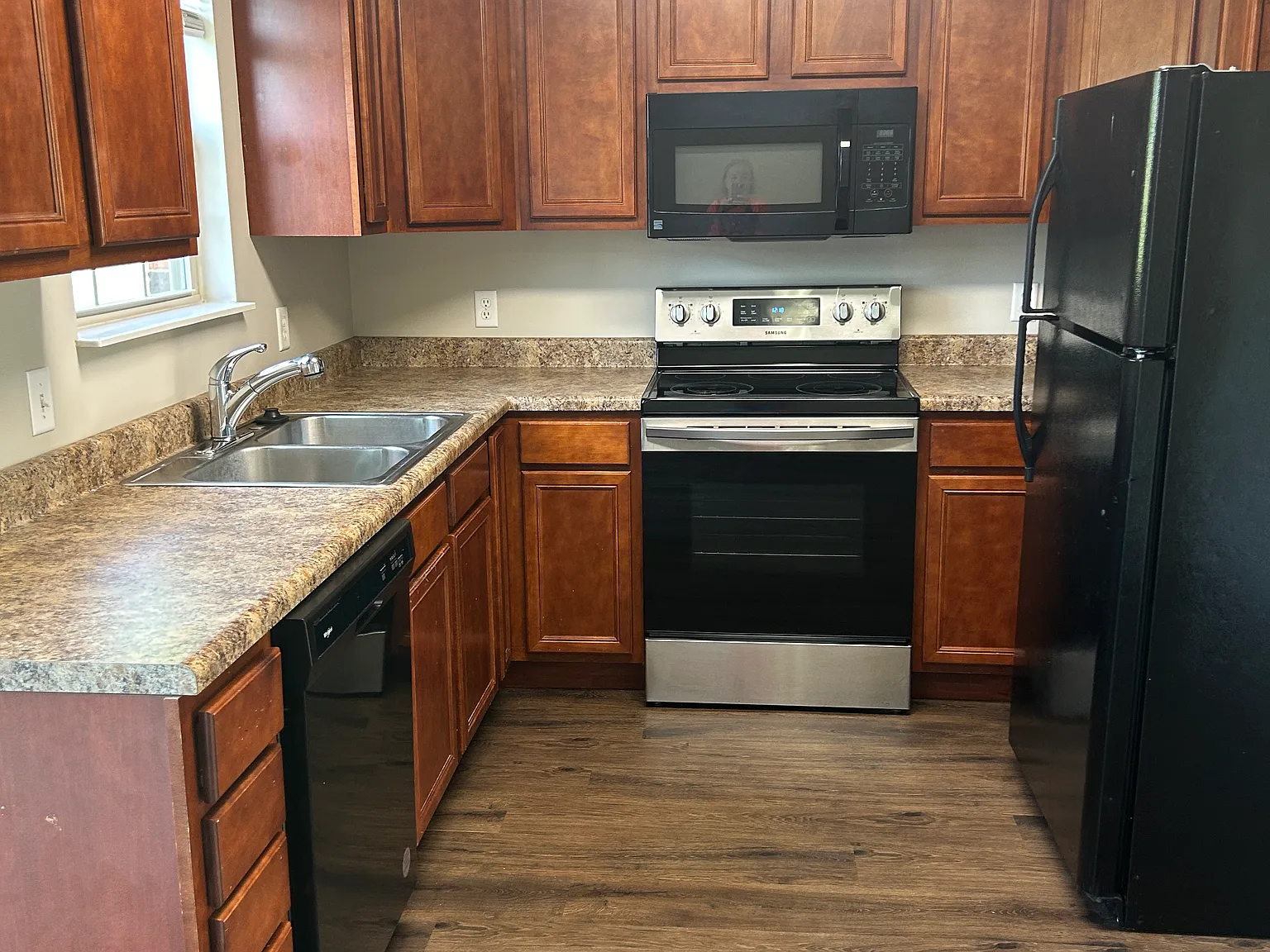 1606 Meadow Spring Dr — Photo 4