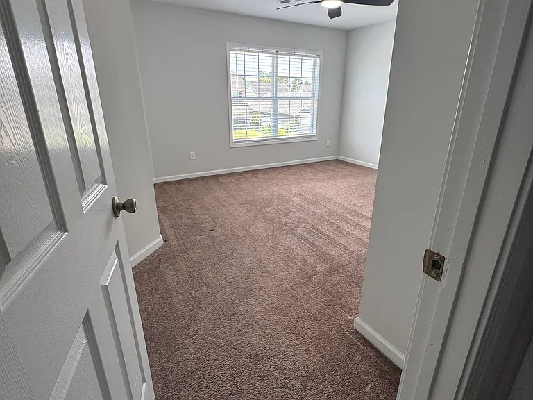 531 Mansfield Ln — Photo 13