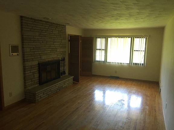 3rd image of 2359 Gardendale Dr