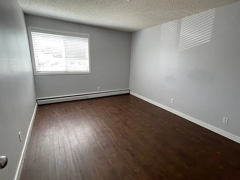 10126 Macdonald Ave — Photo 5