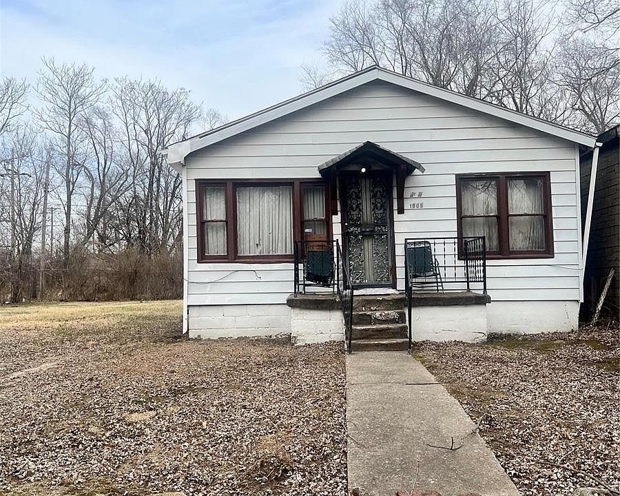 1st image of 1909 Russell Ave