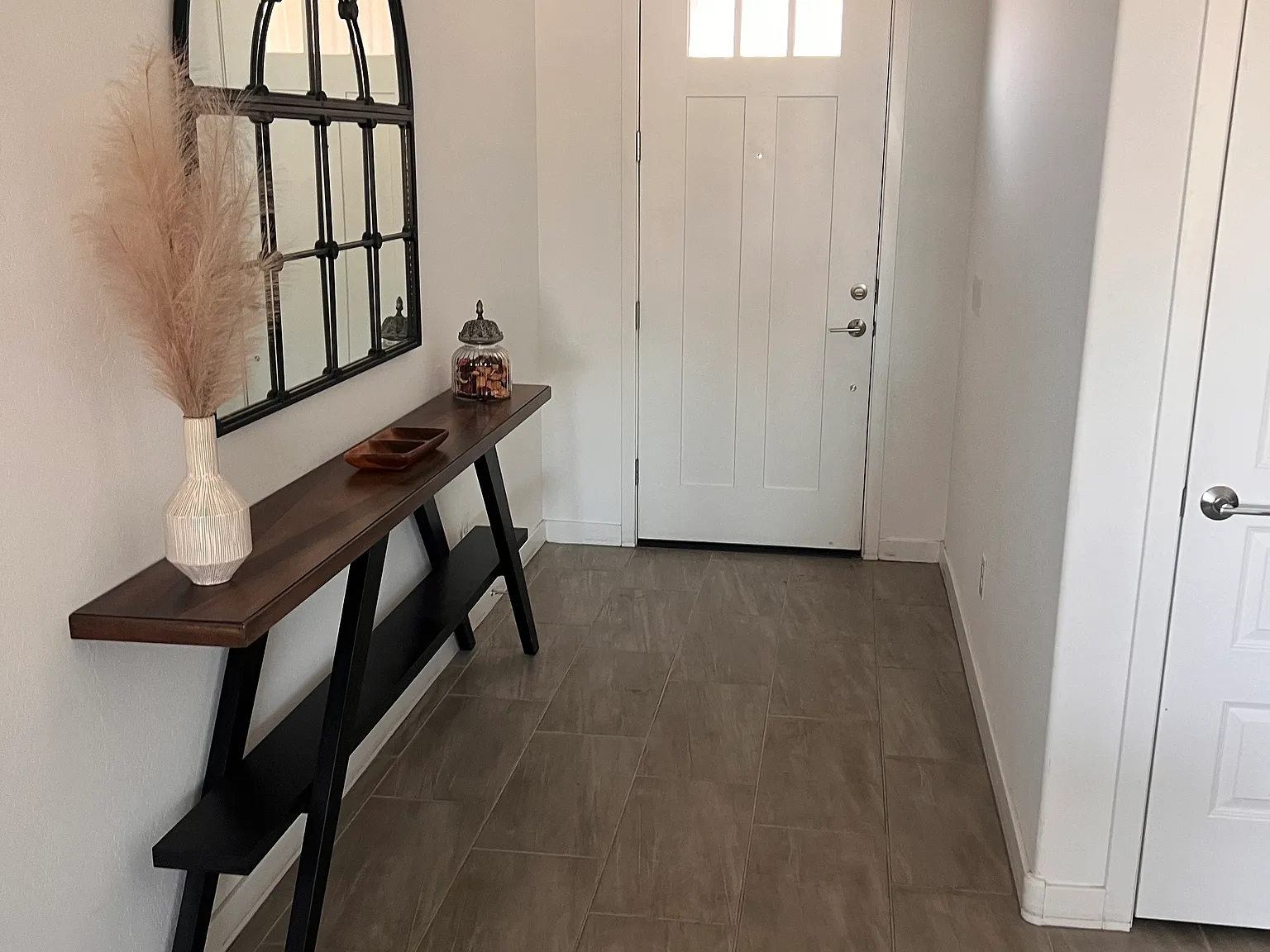 4 bed, 1924 sqft, $2,695 — Photo 2