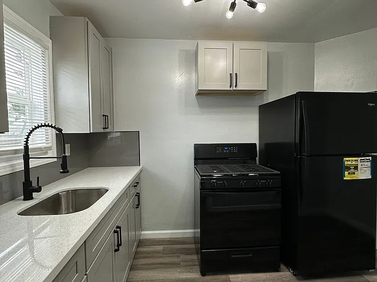 736 Cedar St — Photo 8