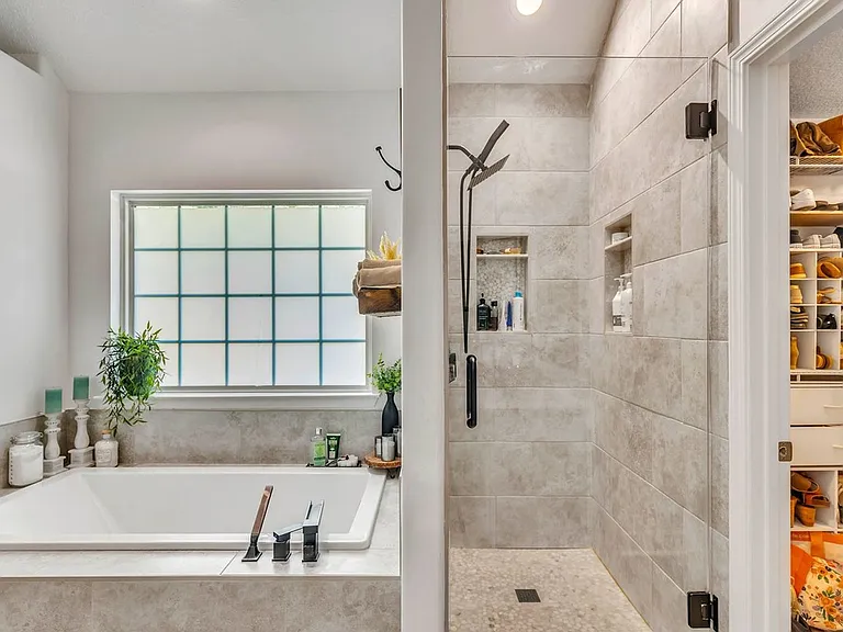 19 Saint Martins Cir — Photo 33