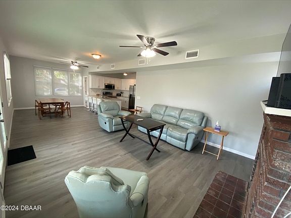 3rd image of 614 Tanglewood St APT 1