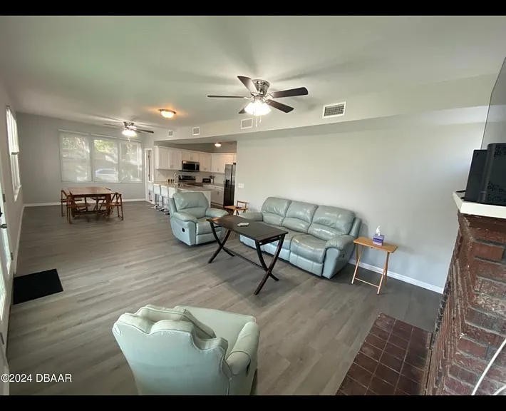 614 Tanglewood St #1 — Photo 3