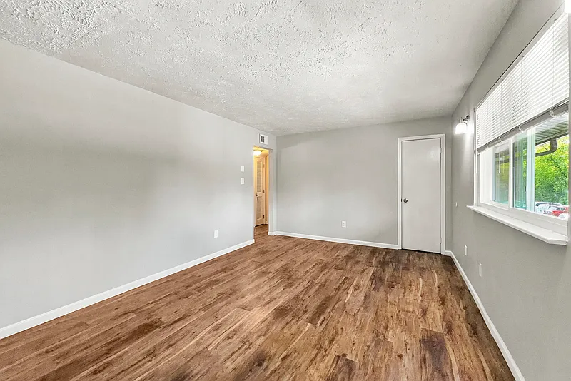 2 bed, 1.0 bath, 912 sqft, $1,025 — Photo 3