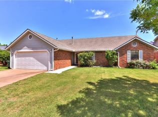 2109 Silvertree Ln, Edmond, OK 73013