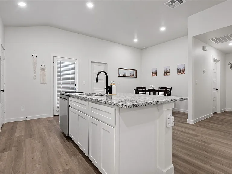 2133 Langford Ave — Photo 12