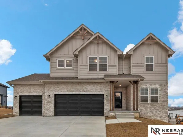 12356 Elk Ridge Cir, Papillion, NE 68046
