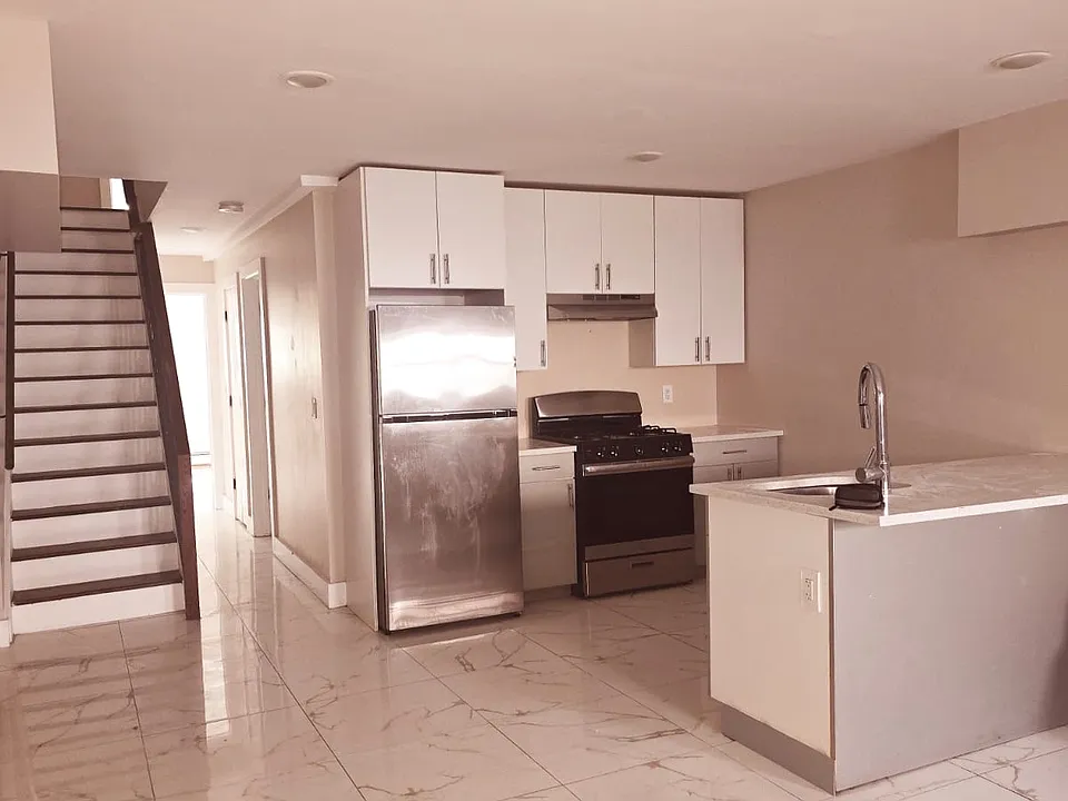 397 Woodlawn Ave #1A