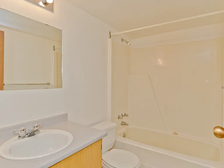 7301 4a St SW — Photo 14