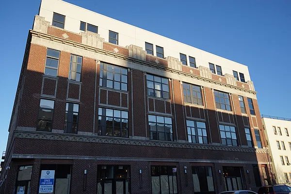 Rented by Manhattan Management LLC | media 83