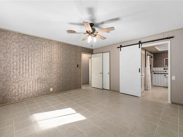 610 Lancelot Way — Photo 21