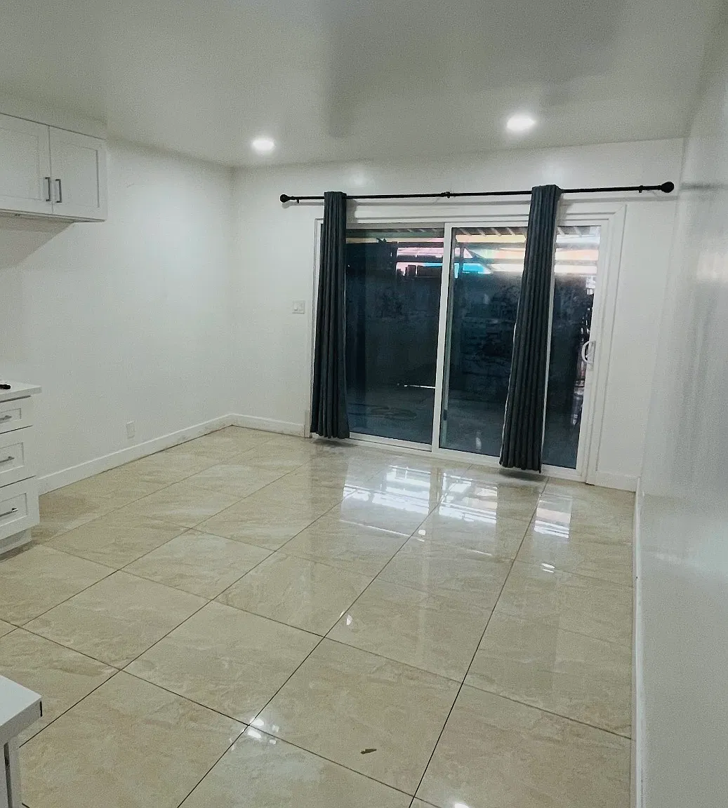 2 bed, 800 sqft, $2,450 — Photo 2