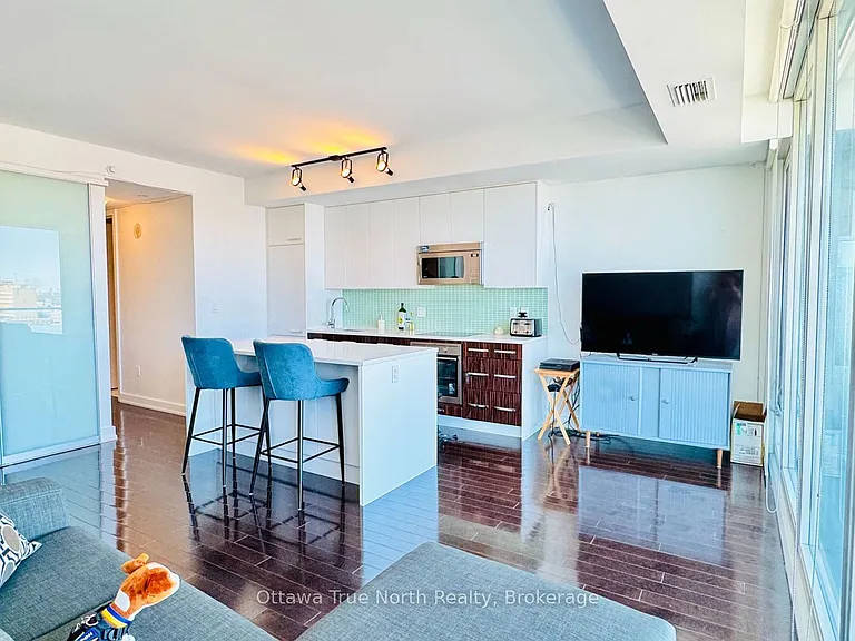111 Champagne Ave S #908 — Photo 7