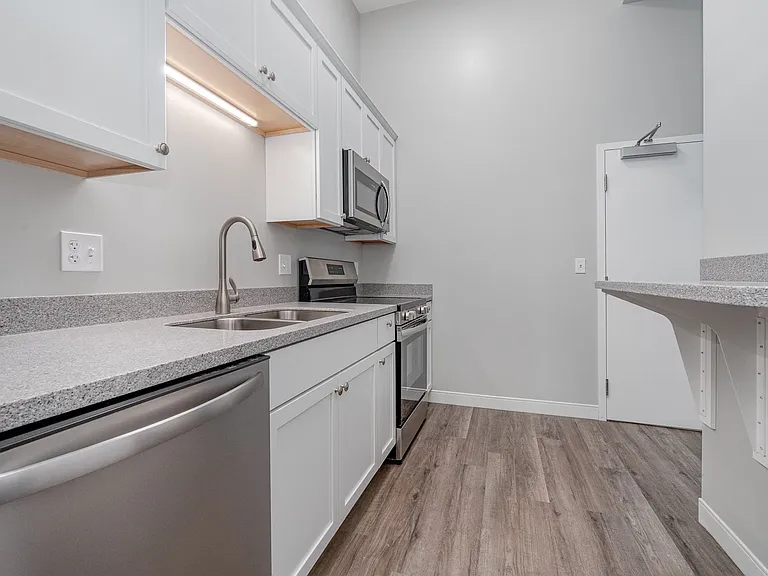 17 E High St — Photo 12