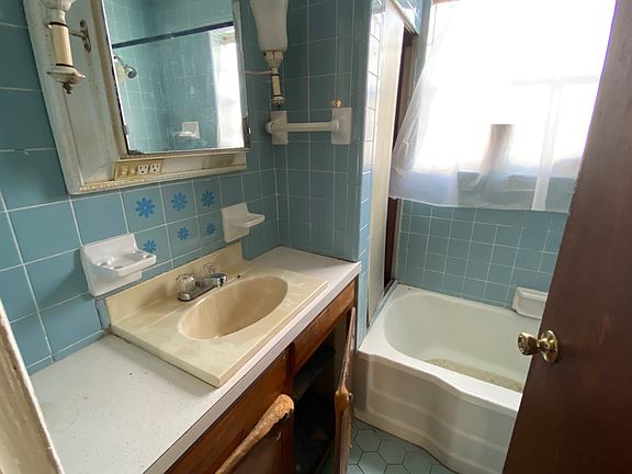 3rd image of 502 64th St