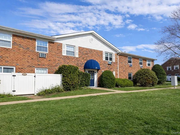 460 Old Town Road #24-O, Port Jefferson Station, NY 11776