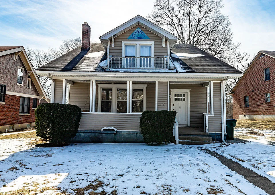 25 W Spring St